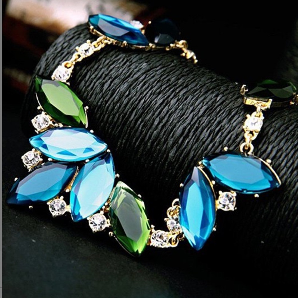 Don’t Ask Brand Goldtone Marquise Floral Bib Necklace